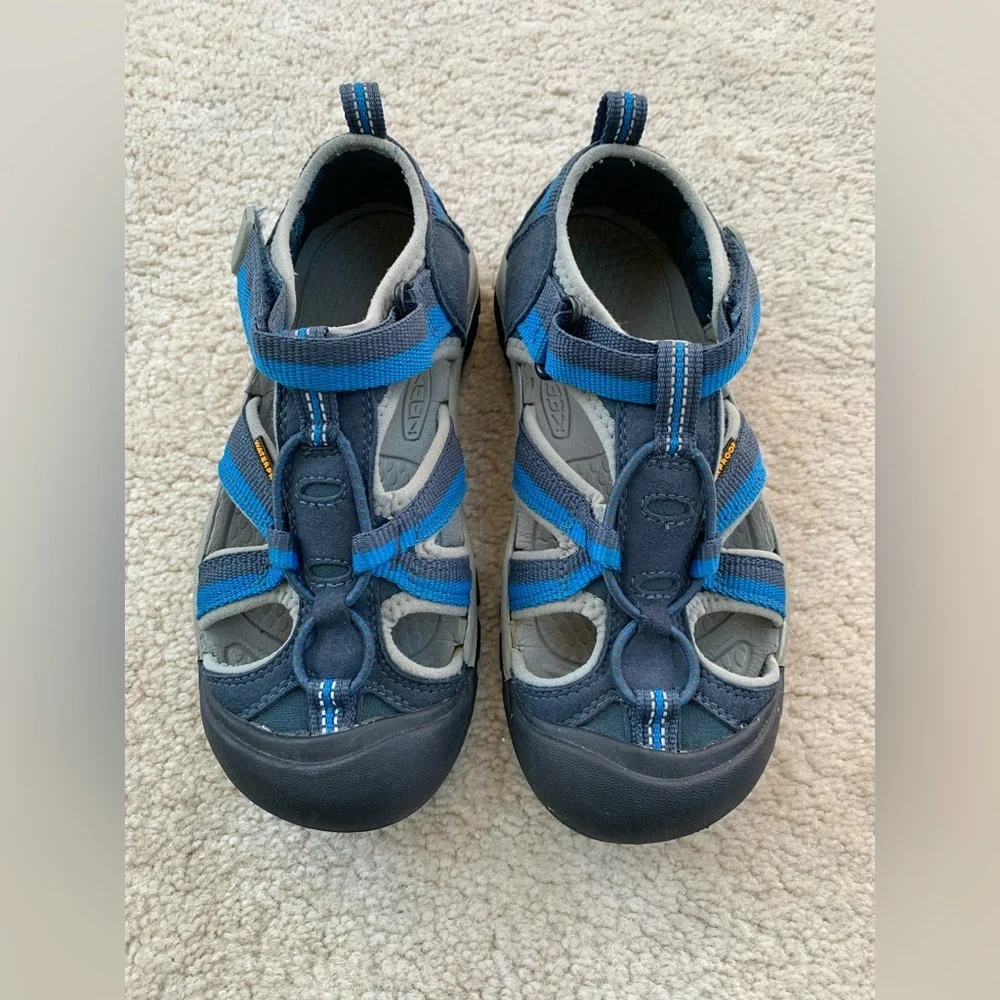Keen Big Kid Size 2 Venice H2 Closed Toe Outdoor Water Sandals